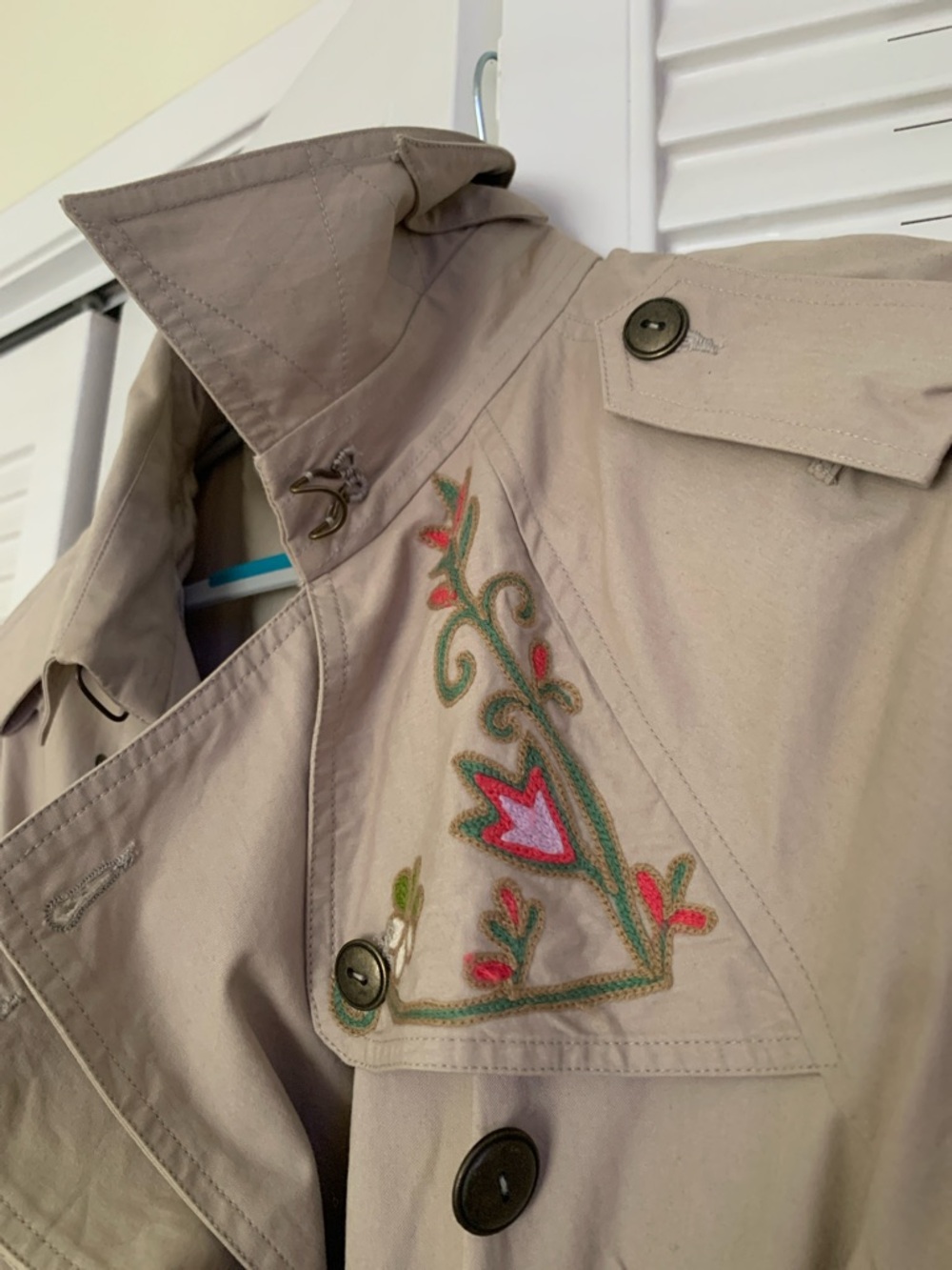 Calypso St. Barth Embroidered Beige Trench Coat with Floral Detail - Picture 6 of 15